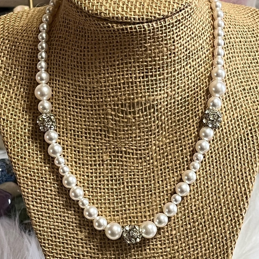 Dauplaise Pearl Rhinestone Vintage Necklace